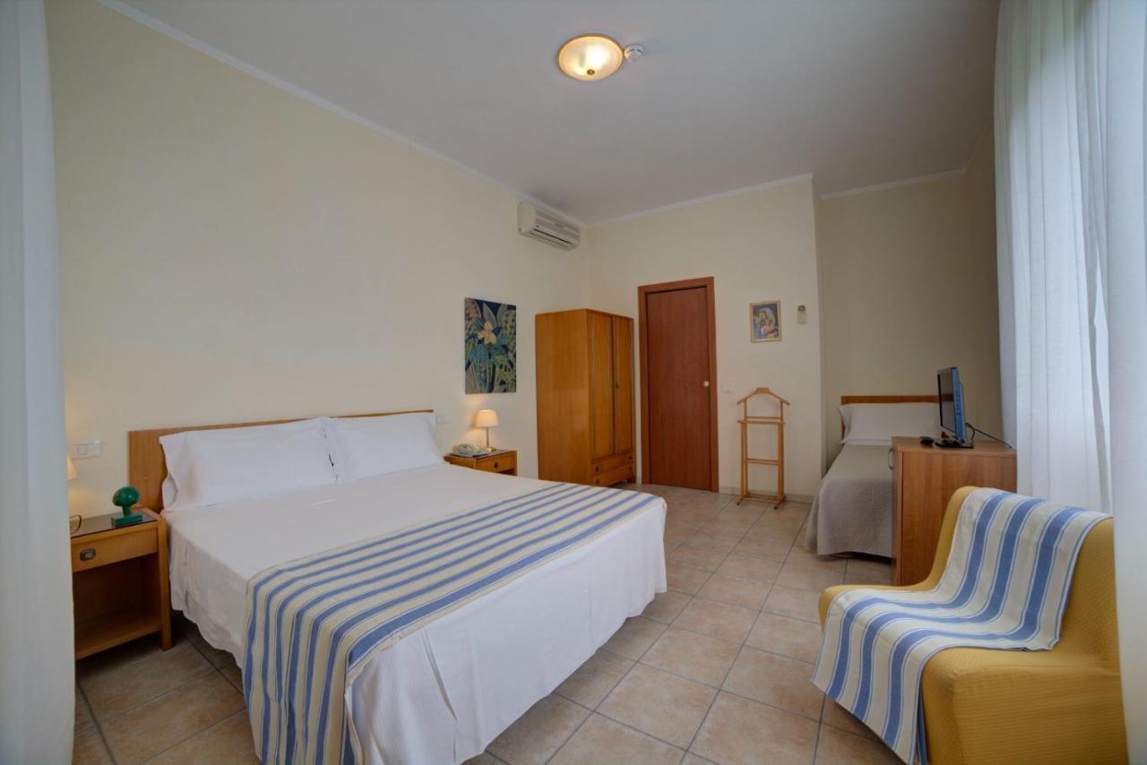 Hotel Sporting Vasto Esterno foto