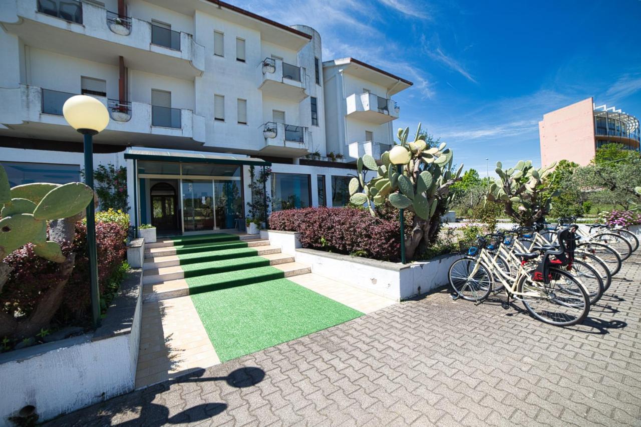 Hotel Sporting Vasto Esterno foto