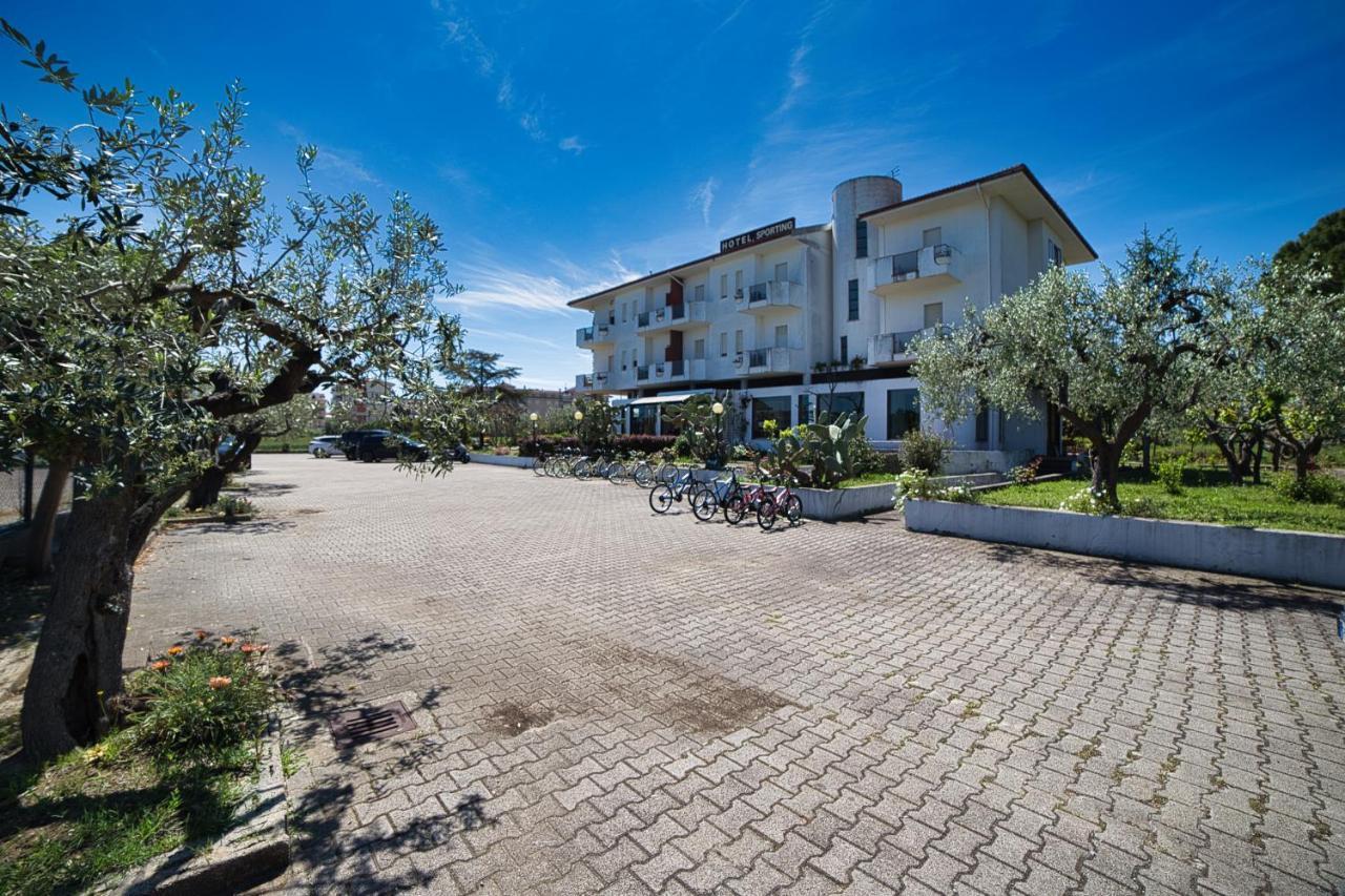 Hotel Sporting Vasto Esterno foto