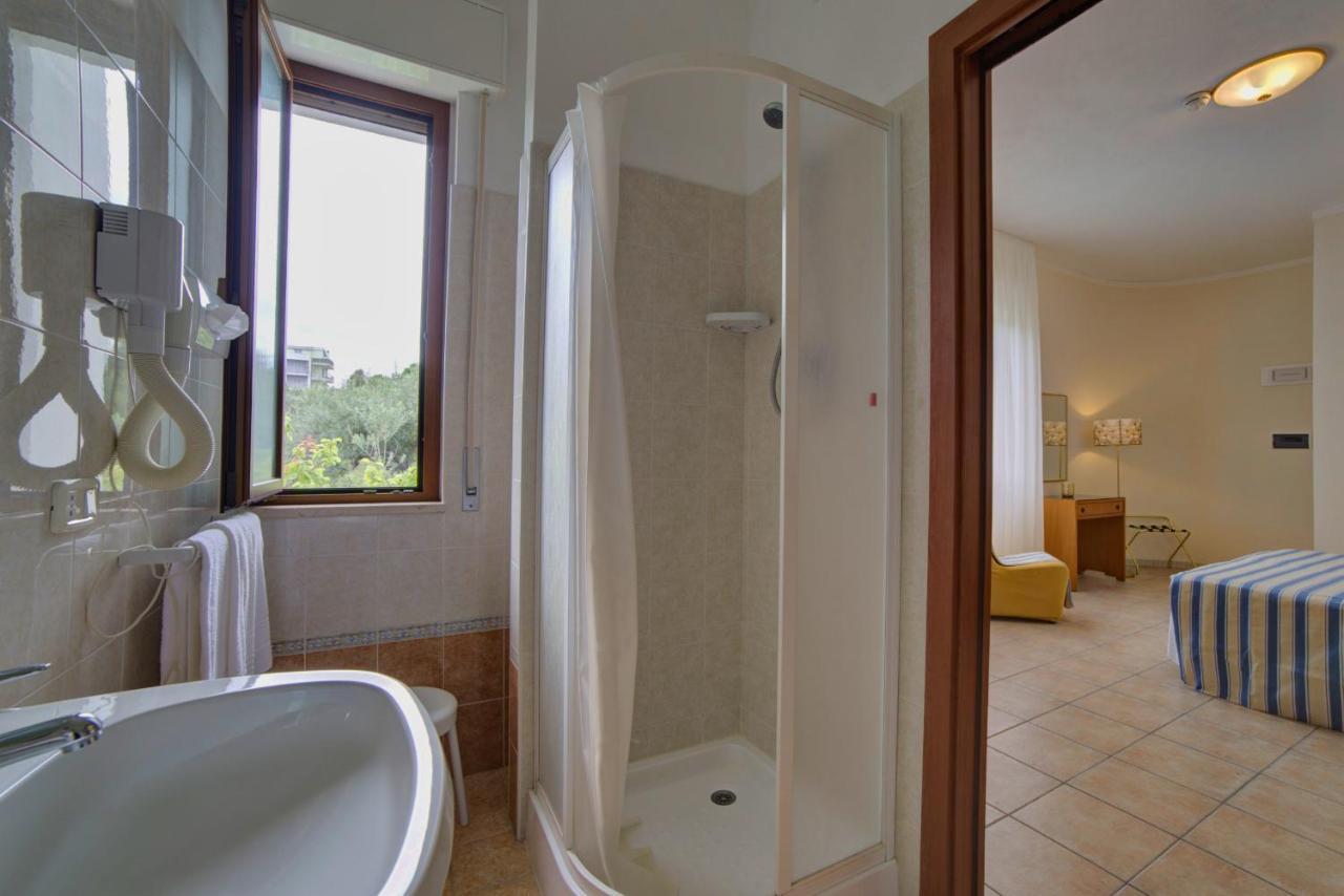 Hotel Sporting Vasto Esterno foto